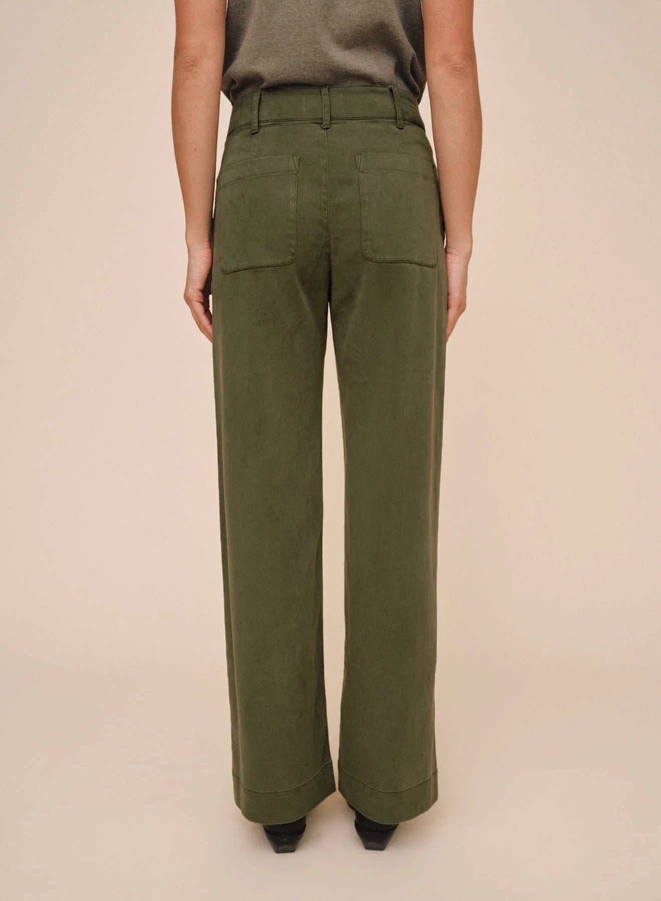 Bella Dahl Sydney wide leg olive green pants with patch pockets, back view