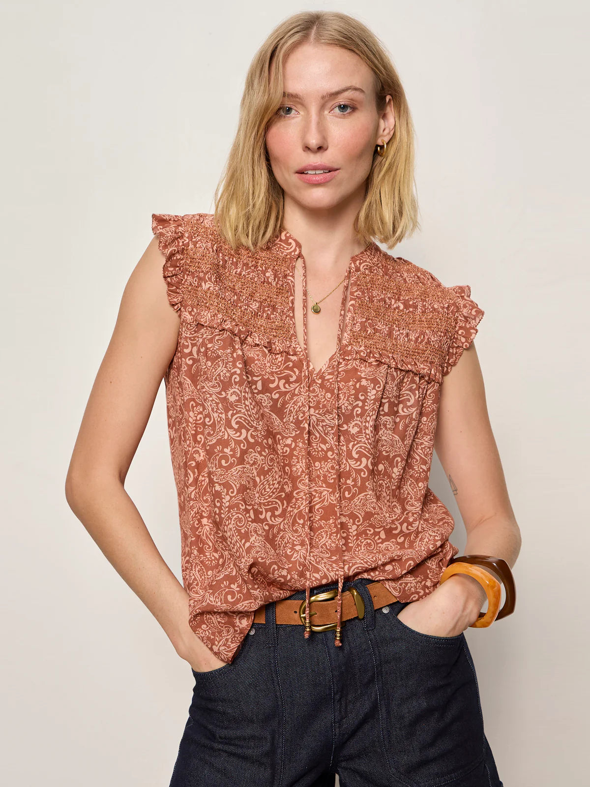 FREE FEELING SMOCKED BLOUSE