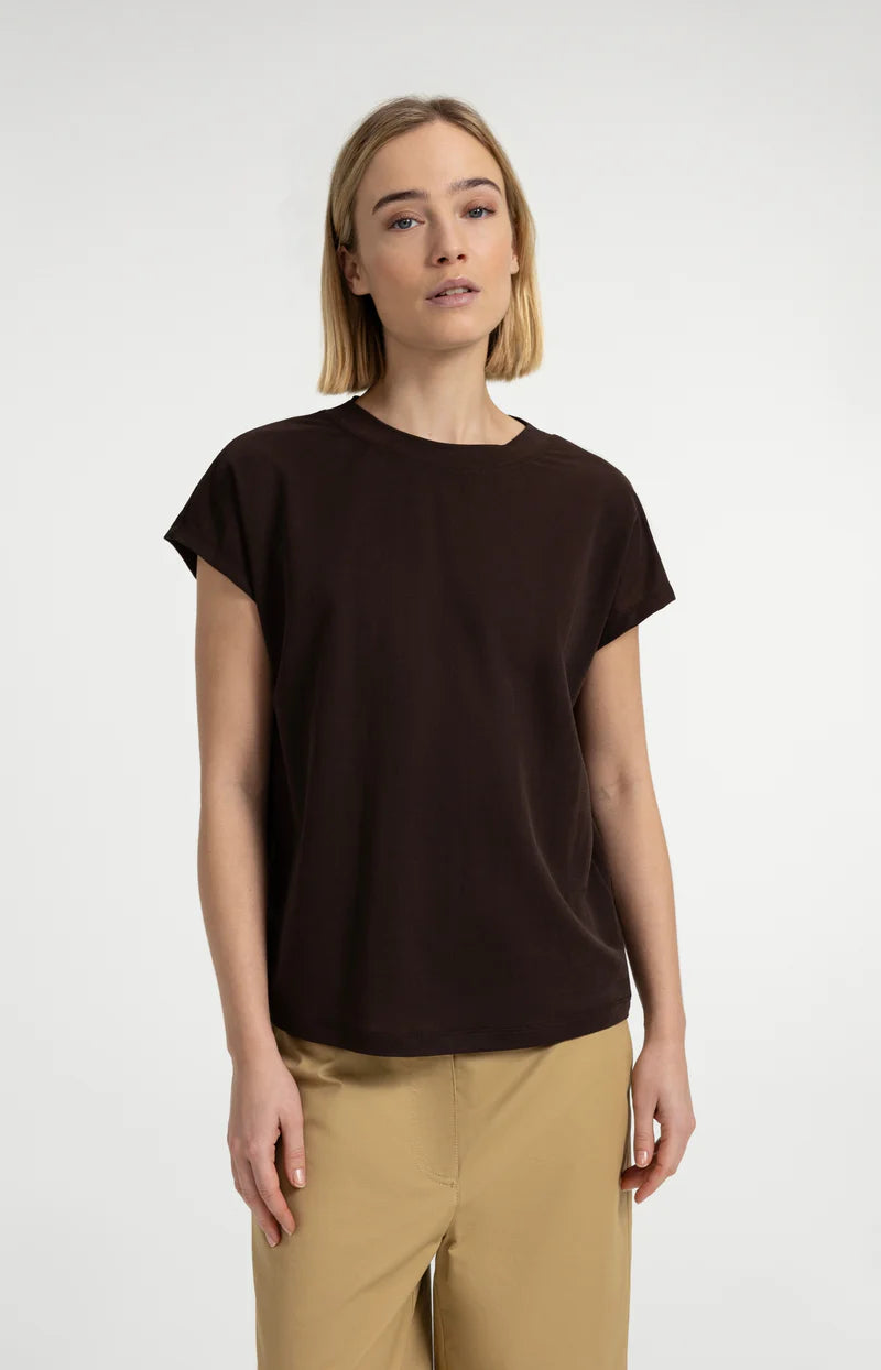 SLEEVELESS TOP W CREW NECKLINE
