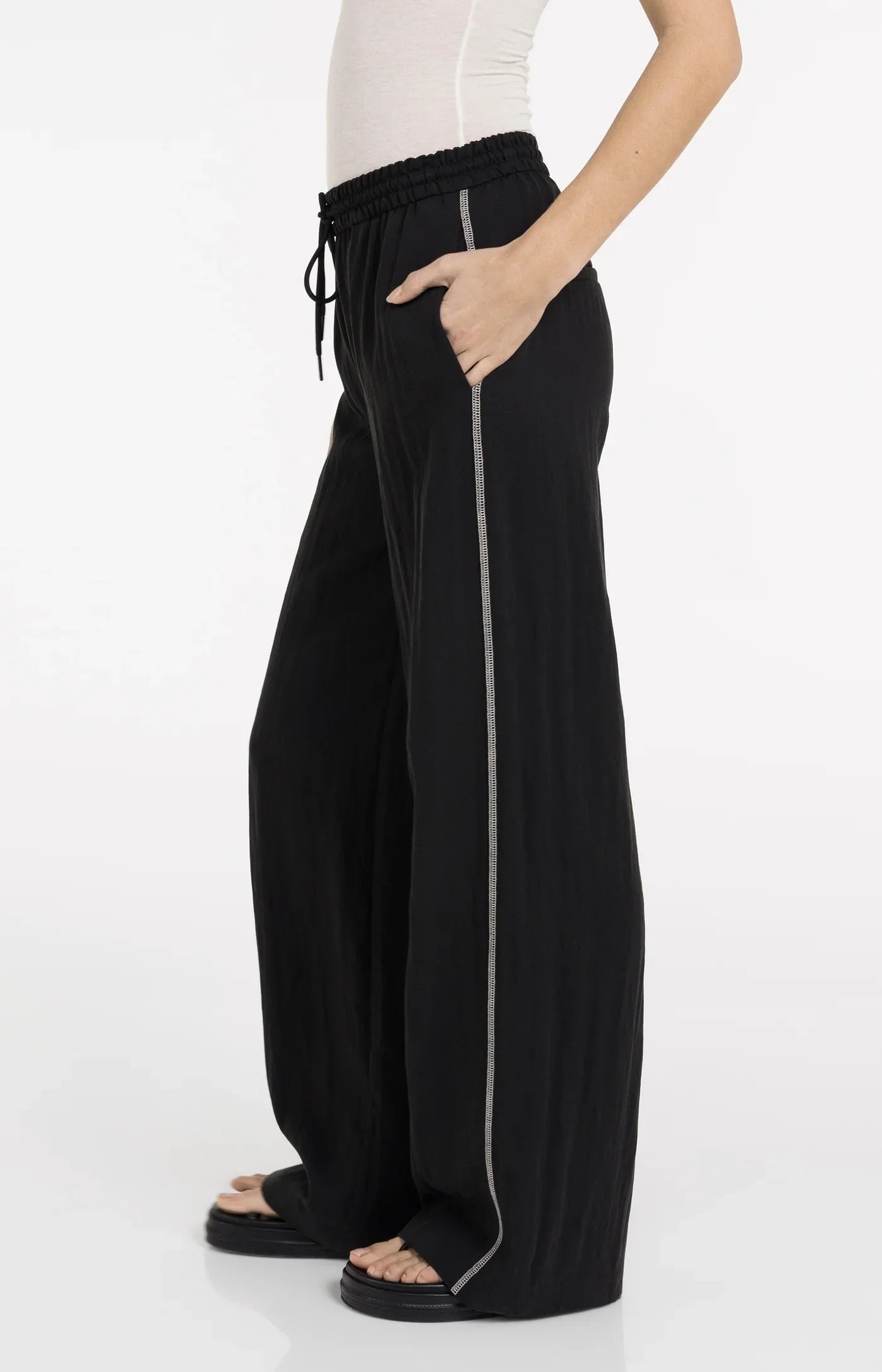 WOVEN WIDE LEG TROUSERS W FLATLOCK DETAIL