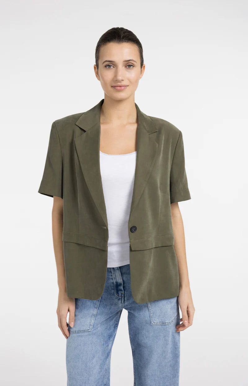 WOVEN SHORTSLEEVE BLAZER W DETACHABLE BOTTOM HEM