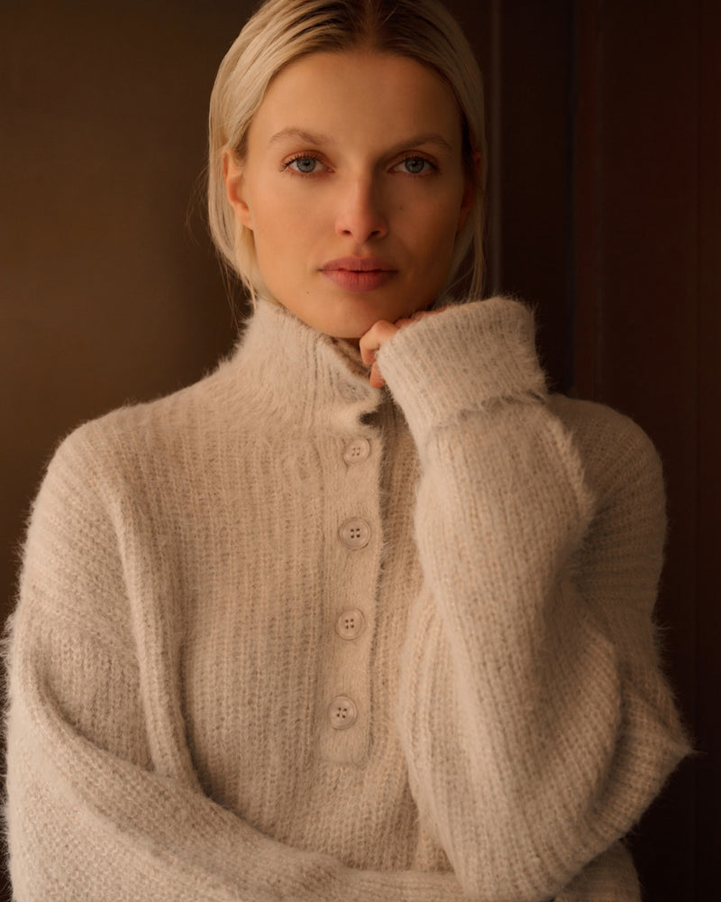 FURRY SWEATER W/ COLLAR