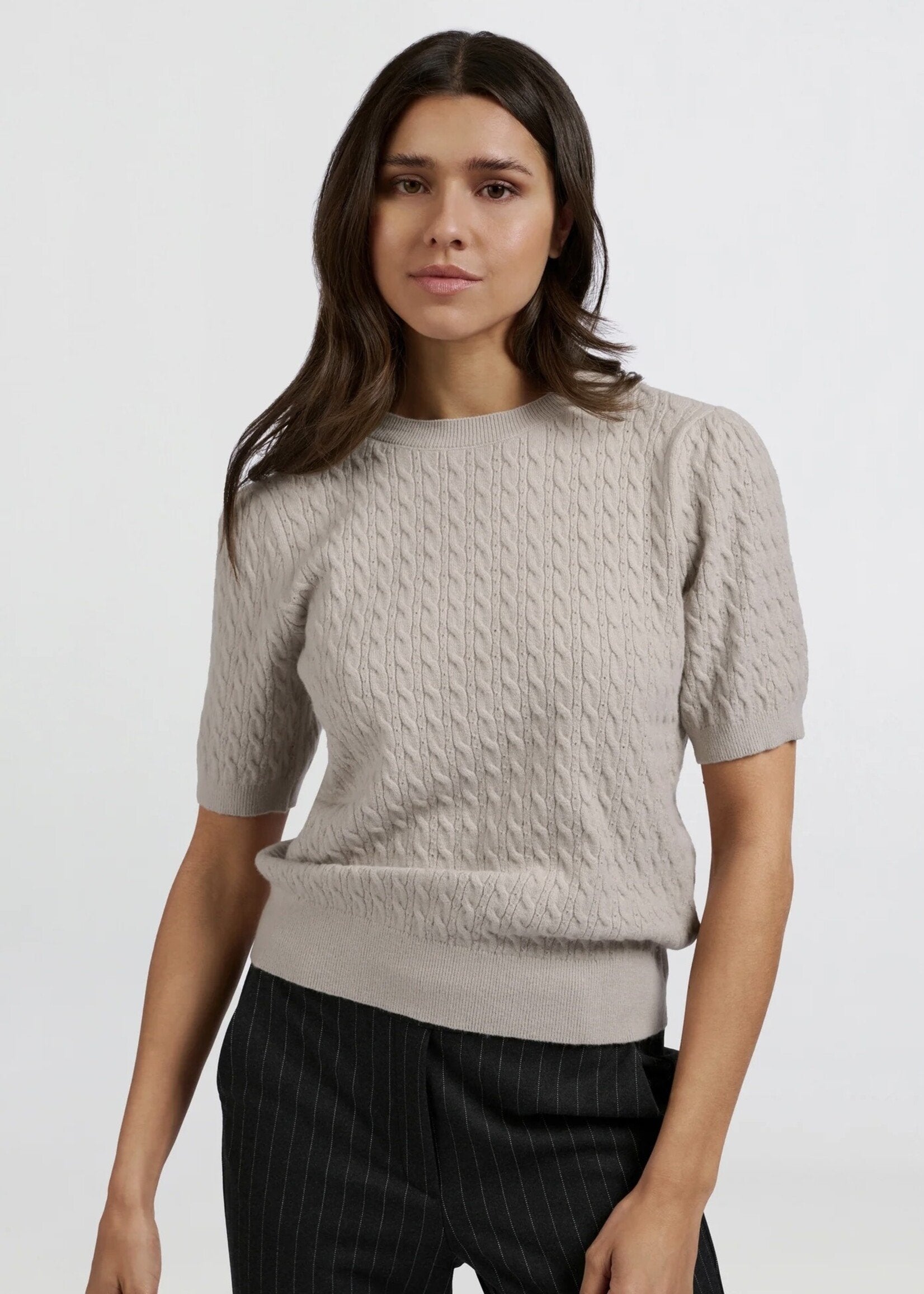 CABLE ROUND NECKLINE SWEATER